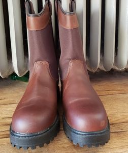 Steel toe,waterproof mens work boots.